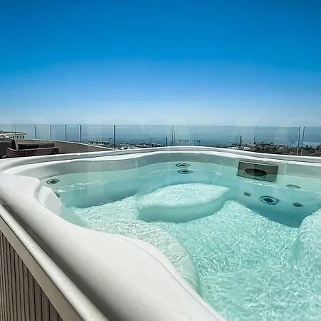 Appartement Seaview Gem With Terrace, Hot Tub And Pool Rems Fuengirola