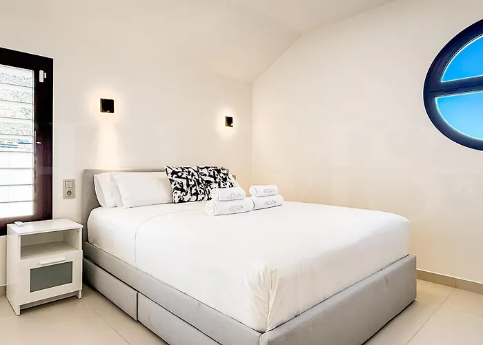 Apartament Seaview Gem With Terrace, Hot Tub And Pool Rems