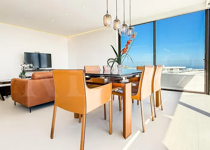 Seaview Gem With Terrace, Hot Tub And Pool Rems *