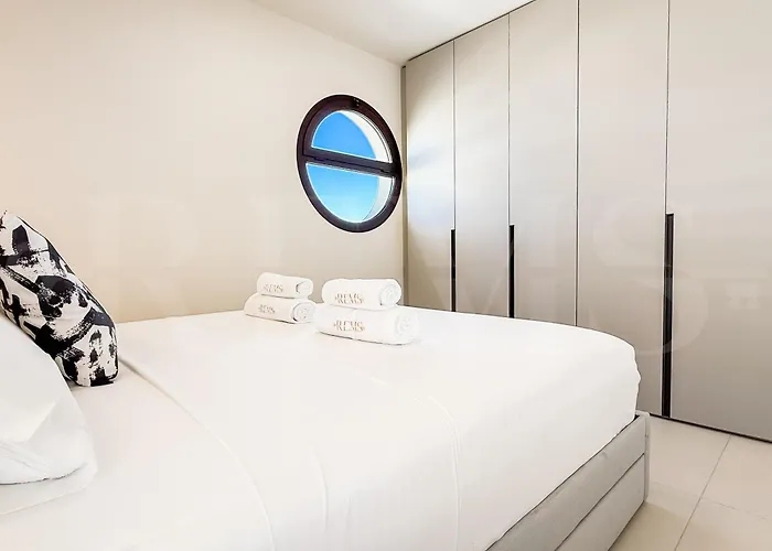 Apartament Seaview Gem With Terrace, Hot Tub And Pool Rems *