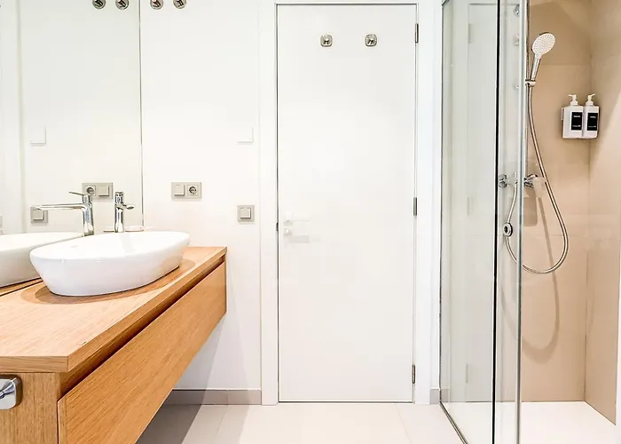 Seaview Gem With Terrace, Hot Tub And Pool Rems *