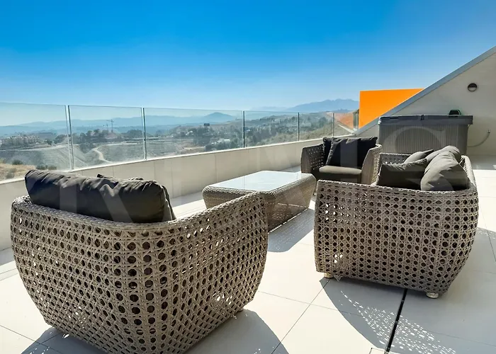 Seaview Gem With Terrace, Hot Tub And Pool Rems Apartament Fuengirola