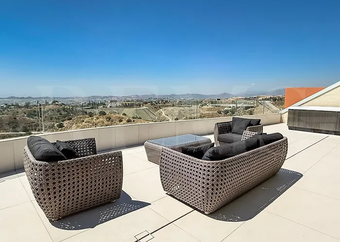 Seaview Gem With Terrace, Hot Tub And Pool Rems Fuengirola