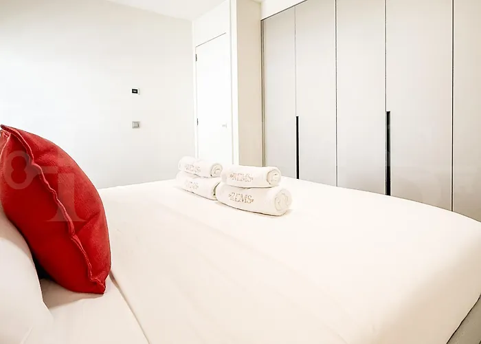 Apartament Seaview Gem With Terrace, Hot Tub And Pool Rems *