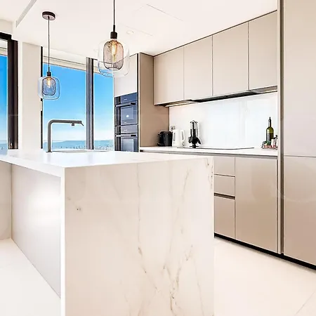 Seaview Gem With Terrace, Hot Tub And Pool Rems Apartamento