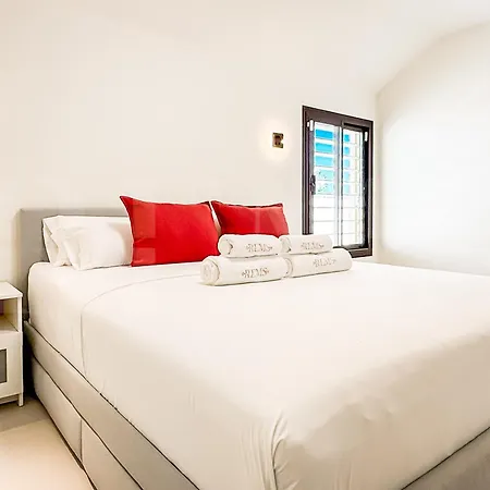Seaview Gem With Terrace, Hot Tub And Pool Rems Apartment
