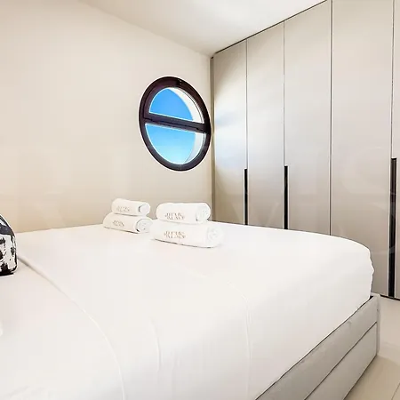 Apartment Seaview Gem With Terrace, Hot Tub And Pool Rems *