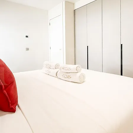 Apartment Seaview Gem With Terrace, Hot Tub And Pool Rems *